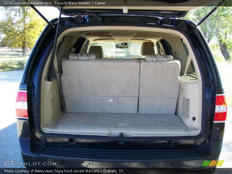  2010 Navigator 4x4 Trunk