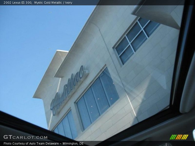 Mystic Gold Metallic / Ivory 2002 Lexus ES 300