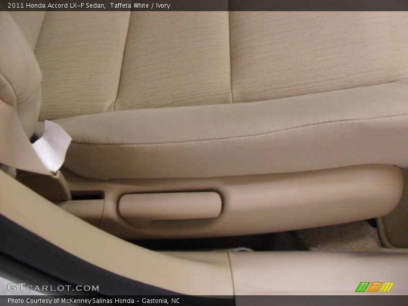  2011 Accord LX-P Sedan Ivory Interior