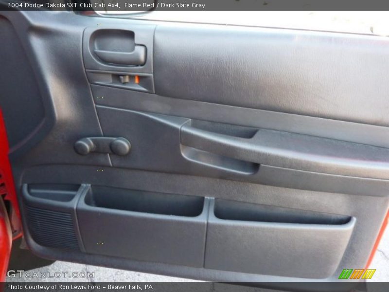 Flame Red / Dark Slate Gray 2004 Dodge Dakota SXT Club Cab 4x4