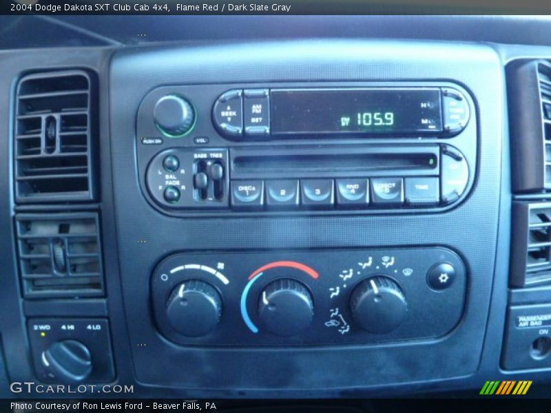Flame Red / Dark Slate Gray 2004 Dodge Dakota SXT Club Cab 4x4