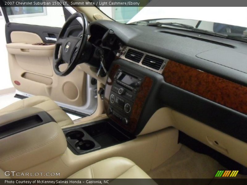 Dashboard of 2007 Suburban 1500 LT