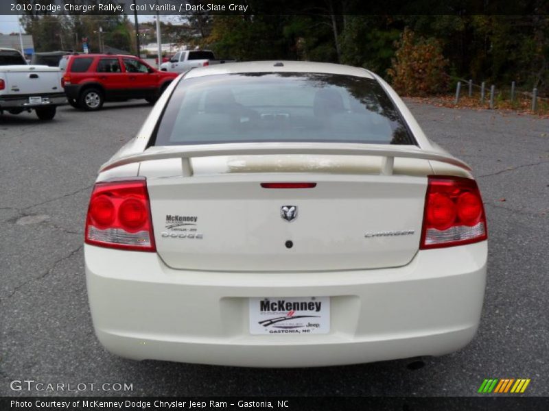 Cool Vanilla / Dark Slate Gray 2010 Dodge Charger Rallye