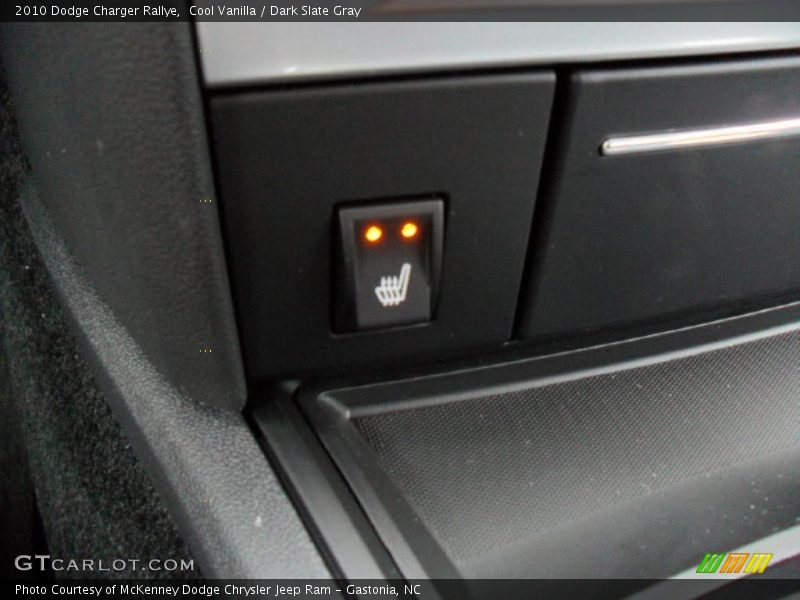 Cool Vanilla / Dark Slate Gray 2010 Dodge Charger Rallye