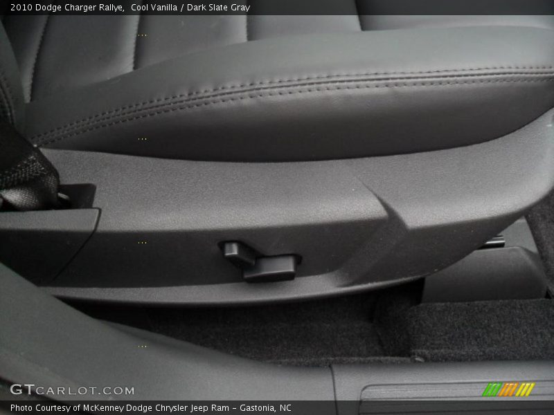 Cool Vanilla / Dark Slate Gray 2010 Dodge Charger Rallye