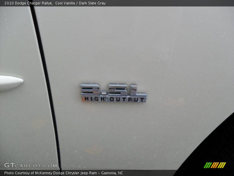 Cool Vanilla / Dark Slate Gray 2010 Dodge Charger Rallye