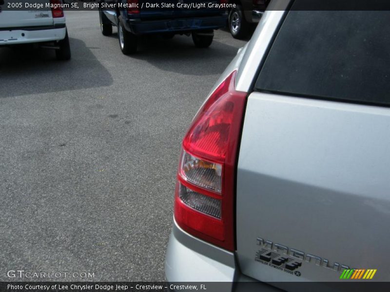 Bright Silver Metallic / Dark Slate Gray/Light Graystone 2005 Dodge Magnum SE