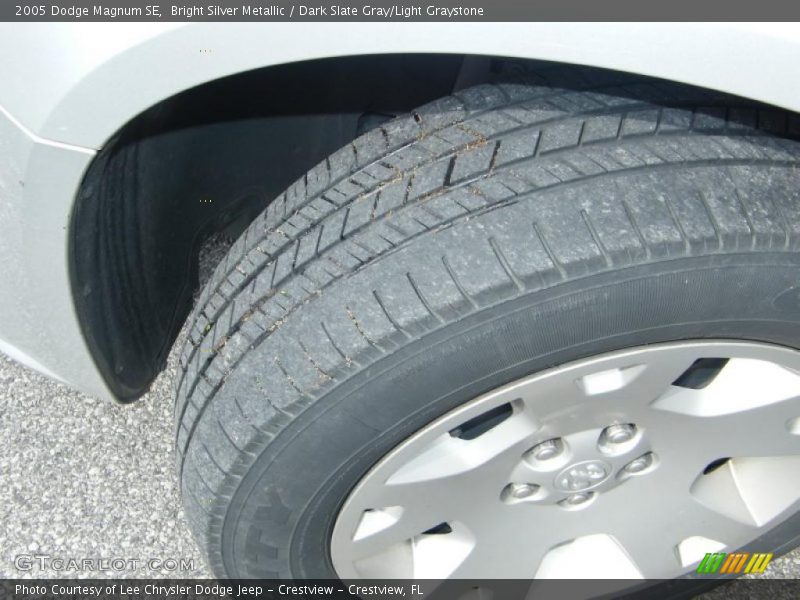 Bright Silver Metallic / Dark Slate Gray/Light Graystone 2005 Dodge Magnum SE