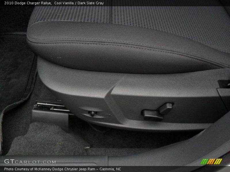 Cool Vanilla / Dark Slate Gray 2010 Dodge Charger Rallye