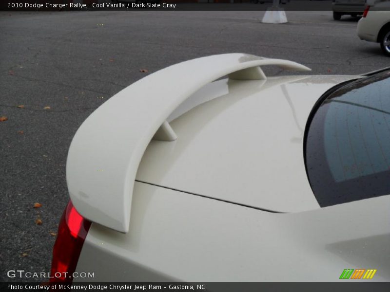 Cool Vanilla / Dark Slate Gray 2010 Dodge Charger Rallye