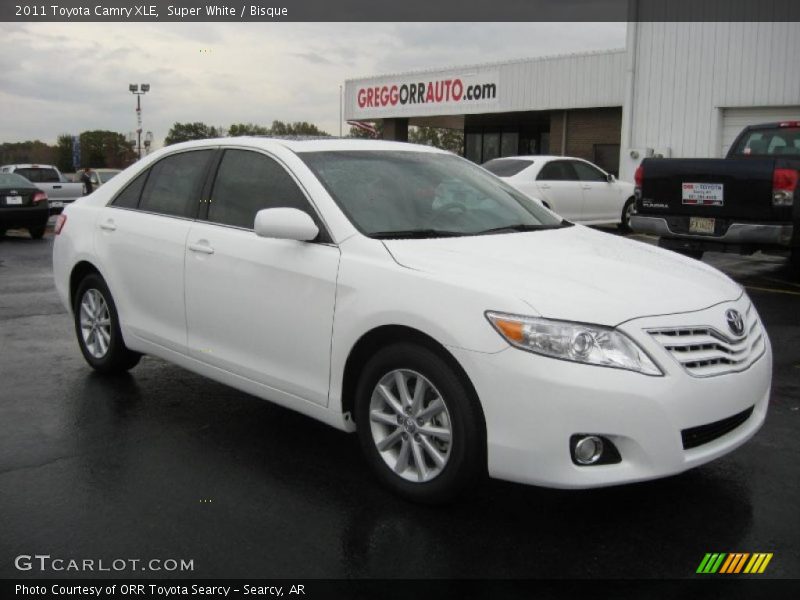 Super White / Bisque 2011 Toyota Camry XLE
