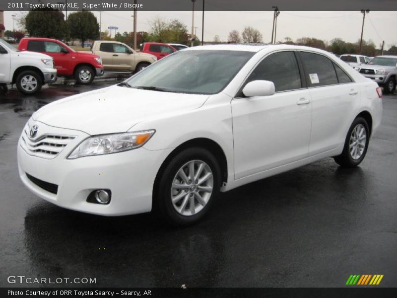 Super White / Bisque 2011 Toyota Camry XLE