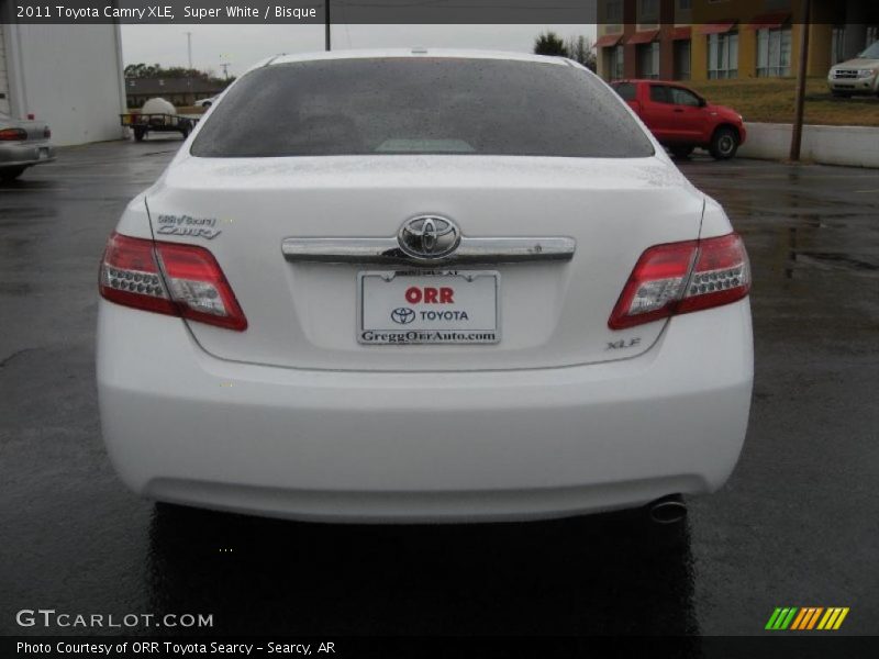 Super White / Bisque 2011 Toyota Camry XLE