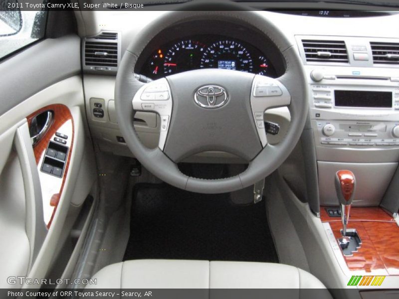 Super White / Bisque 2011 Toyota Camry XLE