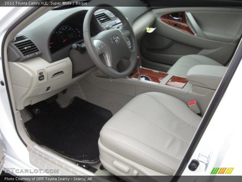 Super White / Bisque 2011 Toyota Camry XLE