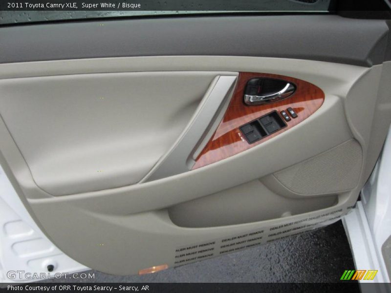 Super White / Bisque 2011 Toyota Camry XLE