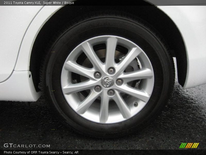 Super White / Bisque 2011 Toyota Camry XLE