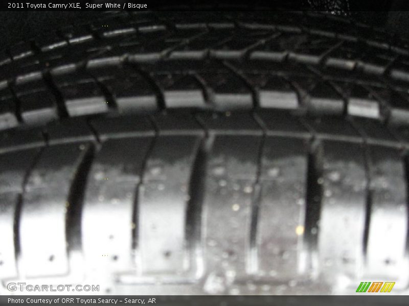 Super White / Bisque 2011 Toyota Camry XLE