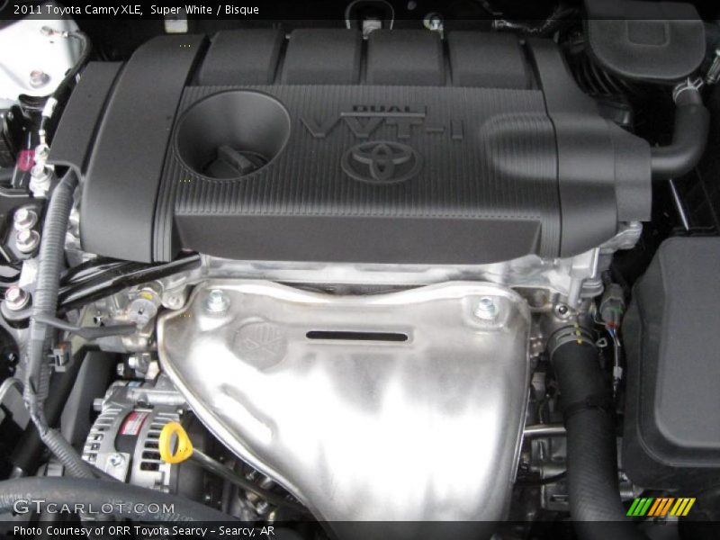 Super White / Bisque 2011 Toyota Camry XLE