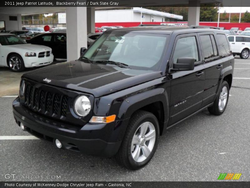 Front 3/4 View of 2011 Patriot Latitude
