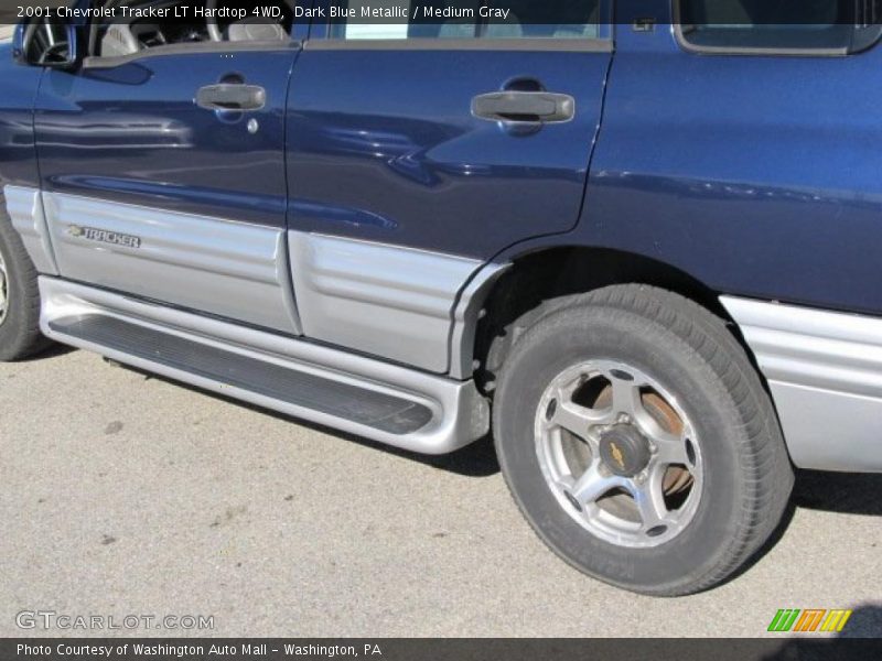 Dark Blue Metallic / Medium Gray 2001 Chevrolet Tracker LT Hardtop 4WD