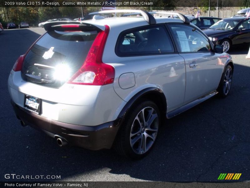 Cosmic White Metallic / R-Design Off Black/Cream 2009 Volvo C30 T5 R-Design