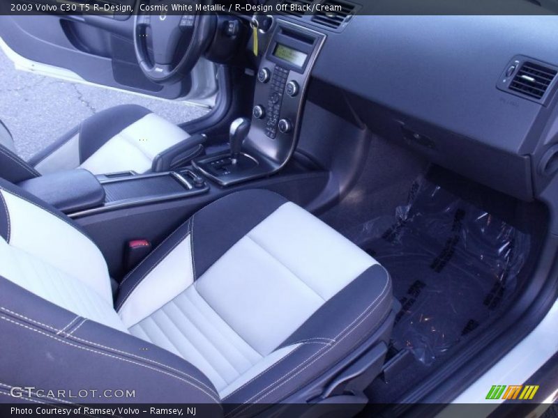 Cosmic White Metallic / R-Design Off Black/Cream 2009 Volvo C30 T5 R-Design