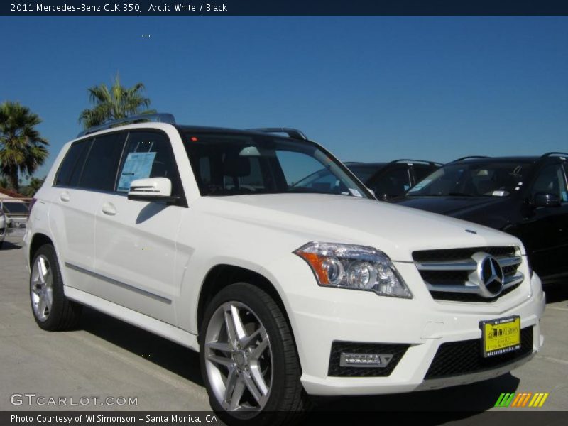 Front 3/4 View of 2011 GLK 350