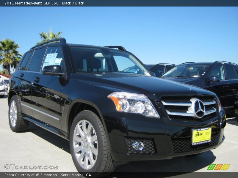 Front 3/4 View of 2011 GLK 350