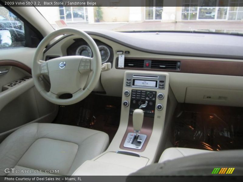 Dashboard of 2009 S80 3.2