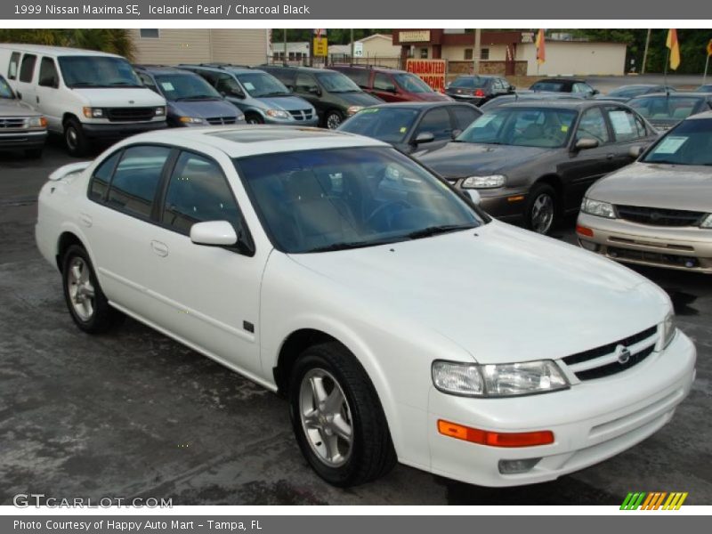 Front 3/4 View of 1999 Maxima SE