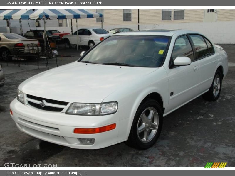 Front 3/4 View of 1999 Maxima SE