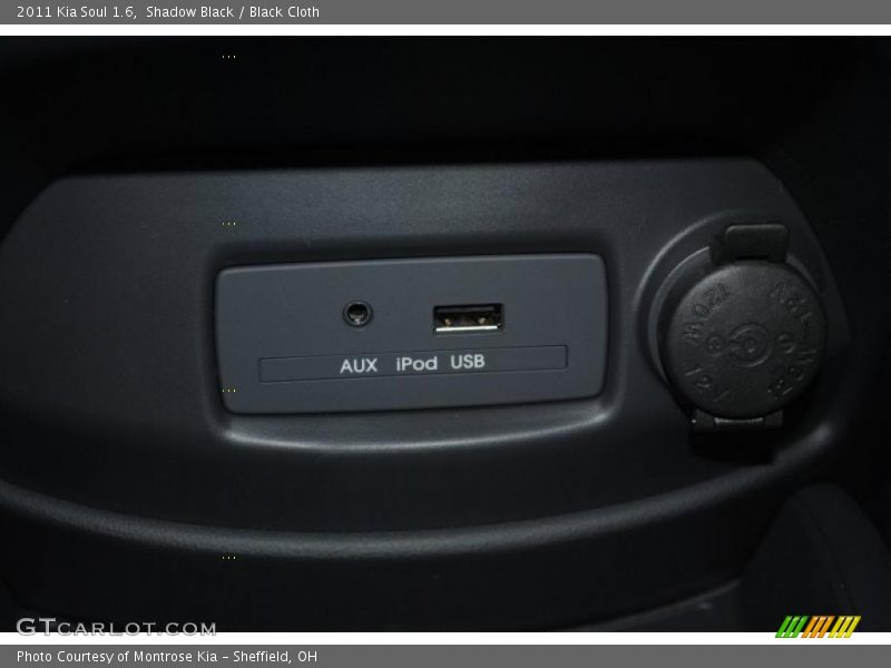 Shadow Black / Black Cloth 2011 Kia Soul 1.6