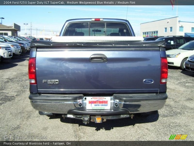Medium Wedgewood Blue Metallic / Medium Flint 2004 Ford F250 Super Duty XLT SuperCab