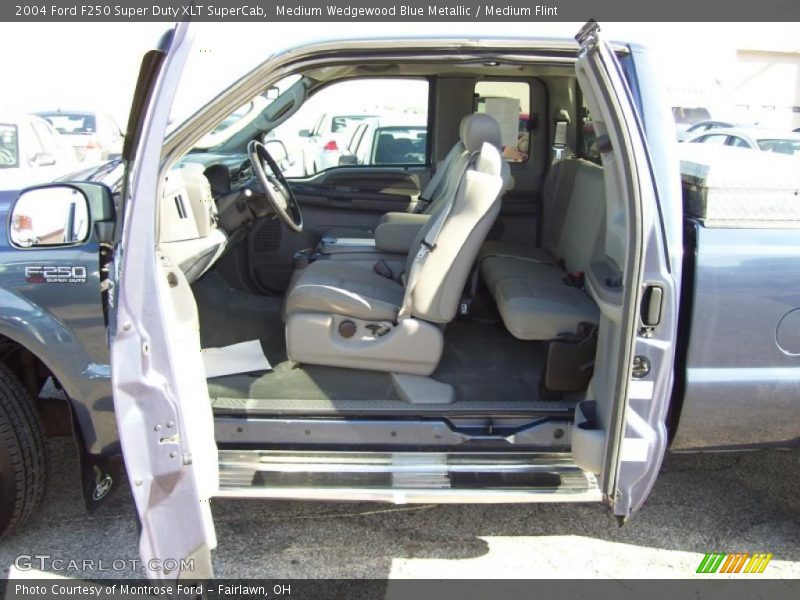 Medium Wedgewood Blue Metallic / Medium Flint 2004 Ford F250 Super Duty XLT SuperCab