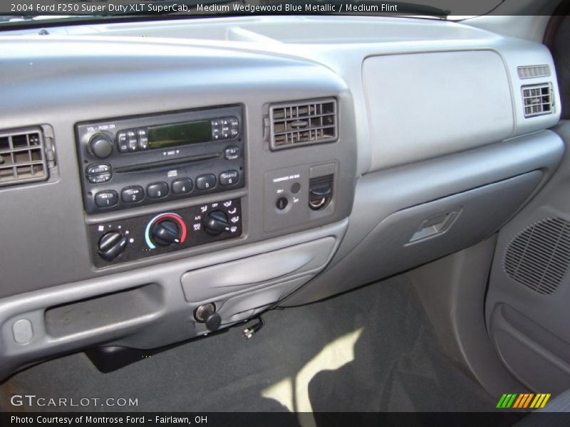 Medium Wedgewood Blue Metallic / Medium Flint 2004 Ford F250 Super Duty XLT SuperCab