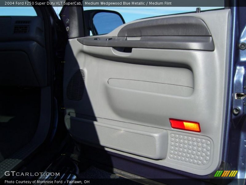 Medium Wedgewood Blue Metallic / Medium Flint 2004 Ford F250 Super Duty XLT SuperCab