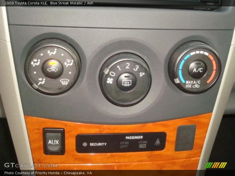 Controls of 2009 Corolla XLE