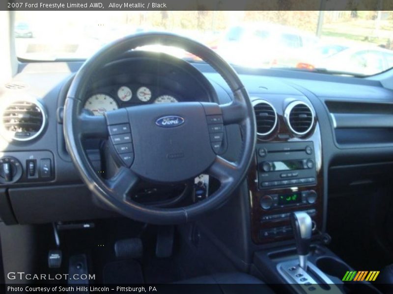 Dashboard of 2007 Freestyle Limited AWD