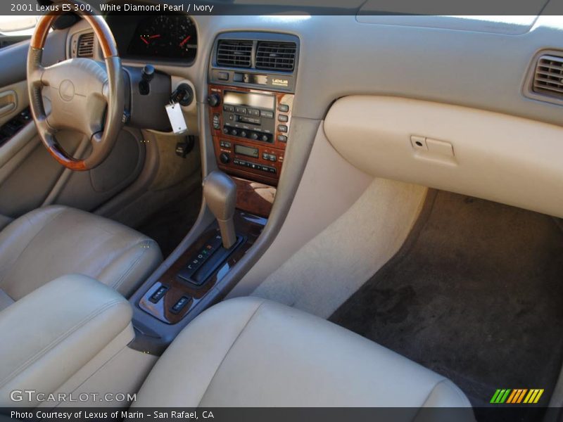 Dashboard of 2001 ES 300
