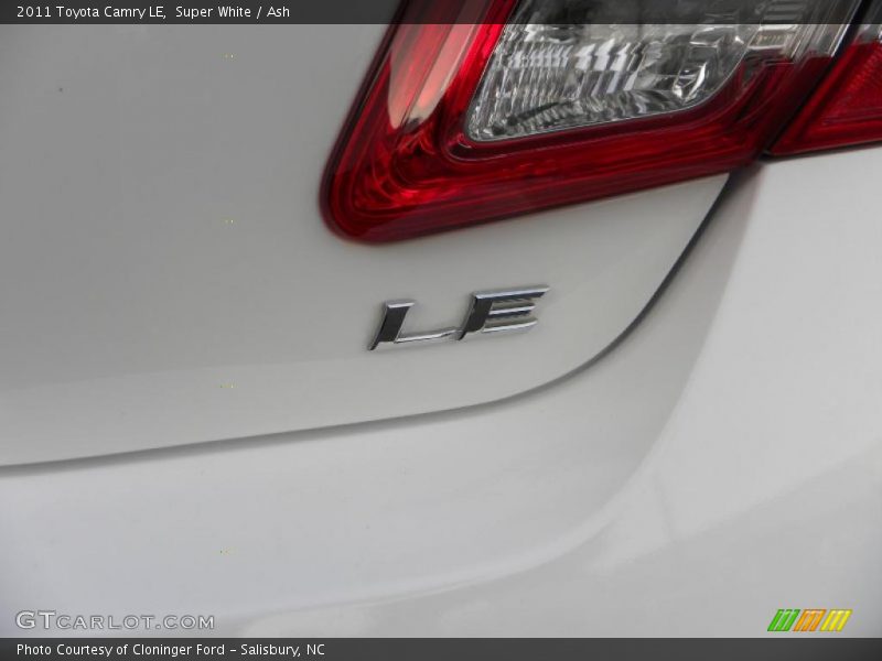 Super White / Ash 2011 Toyota Camry LE