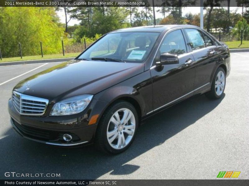 Front 3/4 View of 2011 C 300 Luxury