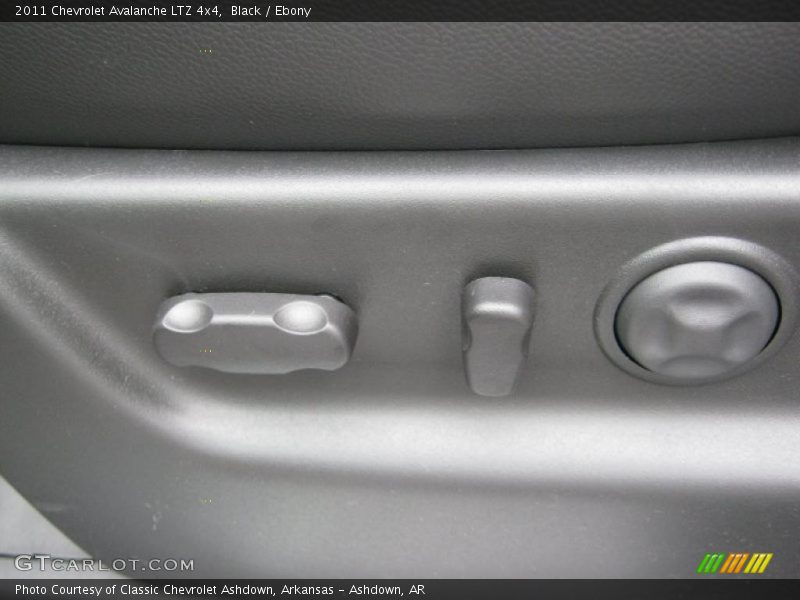 Black / Ebony 2011 Chevrolet Avalanche LTZ 4x4