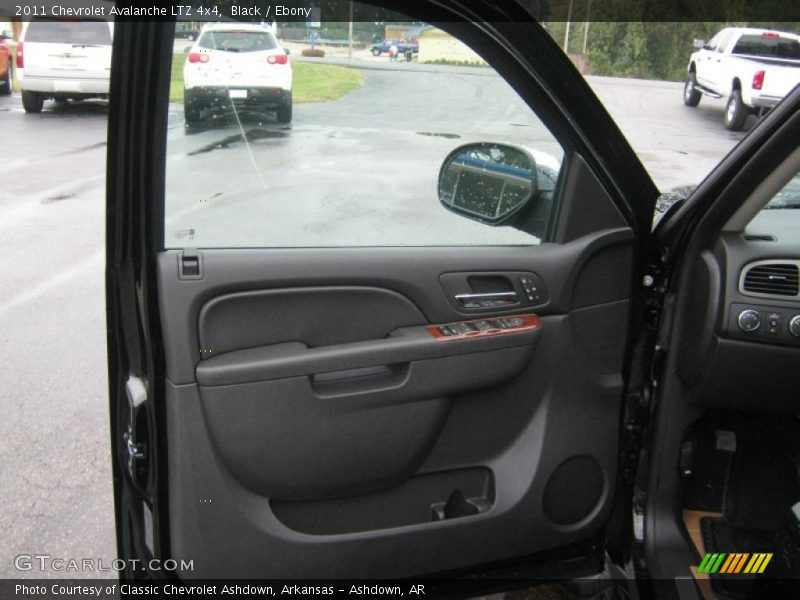 Black / Ebony 2011 Chevrolet Avalanche LTZ 4x4