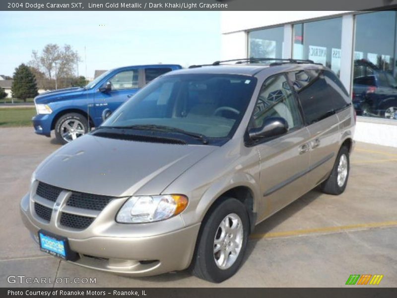 Front 3/4 View of 2004 Caravan SXT