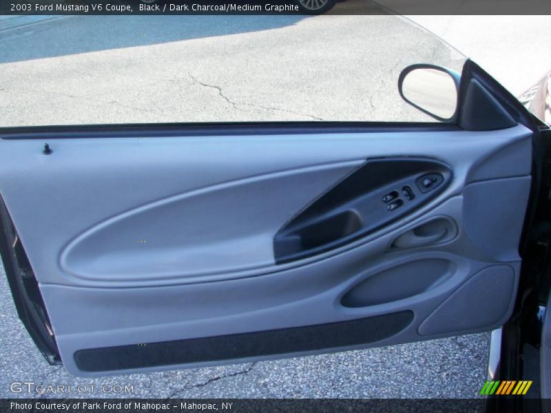 Black / Dark Charcoal/Medium Graphite 2003 Ford Mustang V6 Coupe