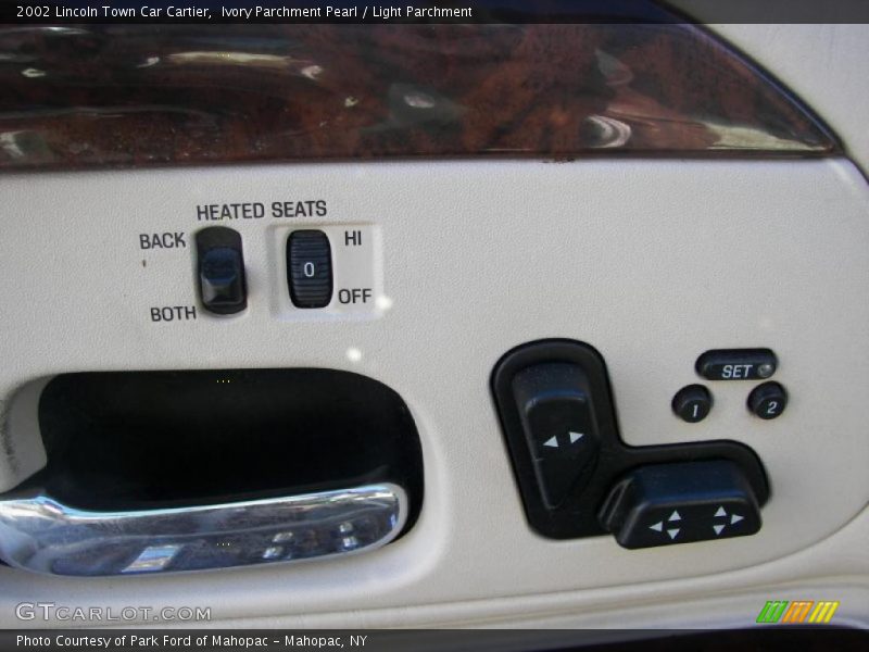 Controls of 2002 Town Car Cartier