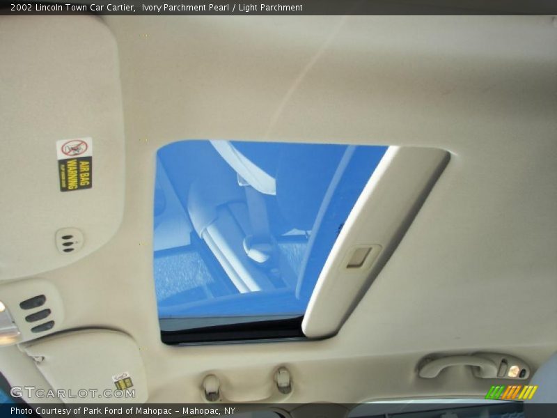 Sunroof of 2002 Town Car Cartier