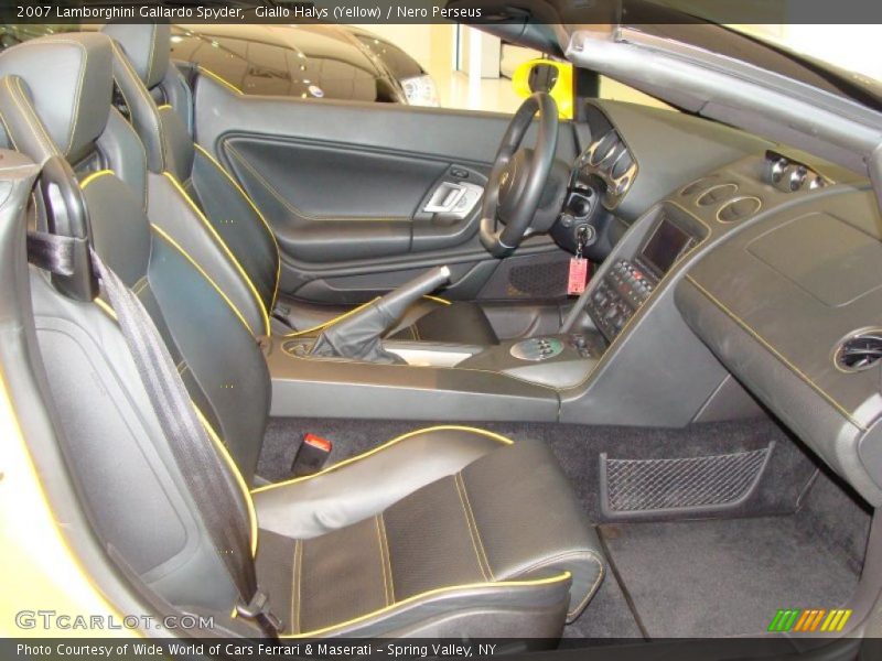 Dashboard of 2007 Gallardo Spyder