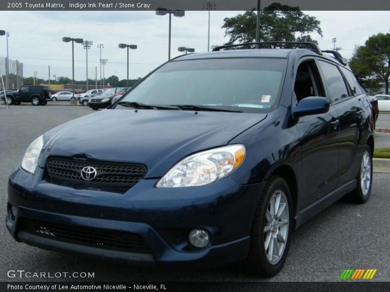 Front 3/4 View of 2005 Matrix 